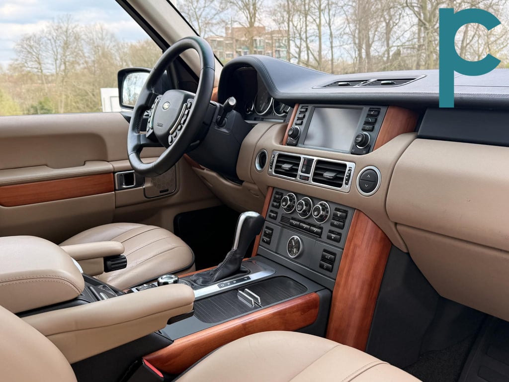 Land Rover Range Rover 4.4 V8 Vogue Facelift Green over Sand Classic V8 306ps petrol